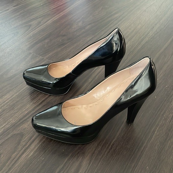 Black patent platform slip on pumps - Picture 4 of 6